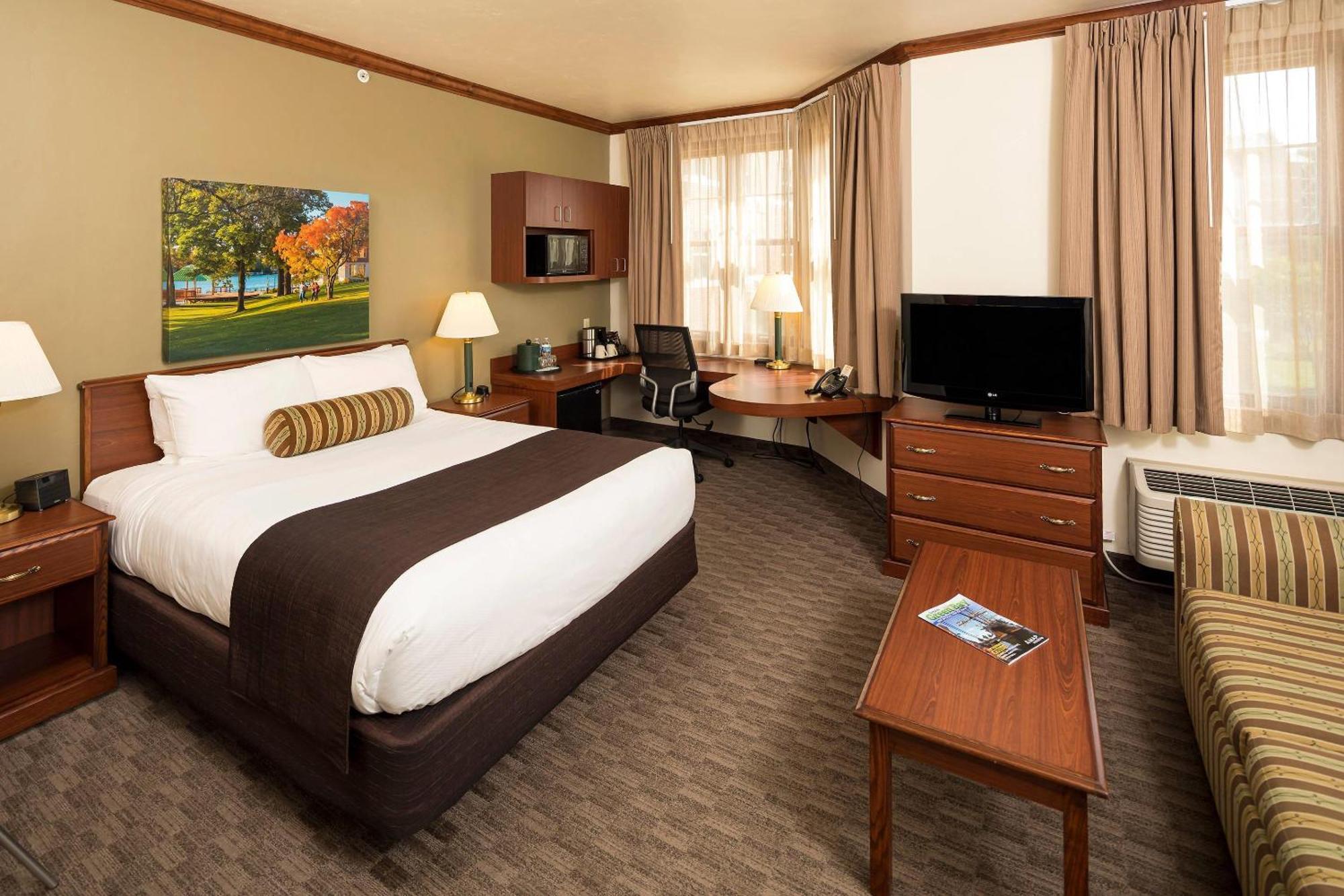 Queen Suite with Sofa Bed - Non-Smoking